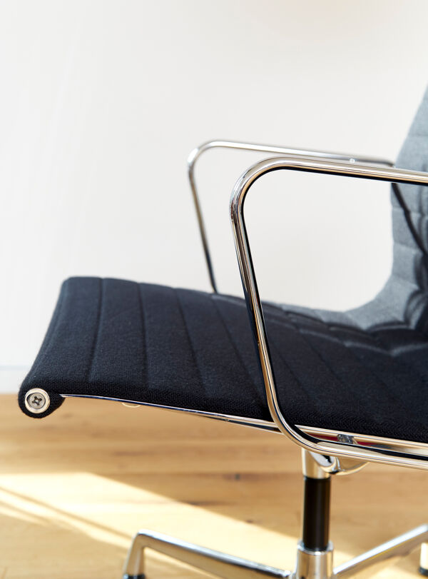 Fauteuil Ea 108 De Charles & Ray eames Pour vitra