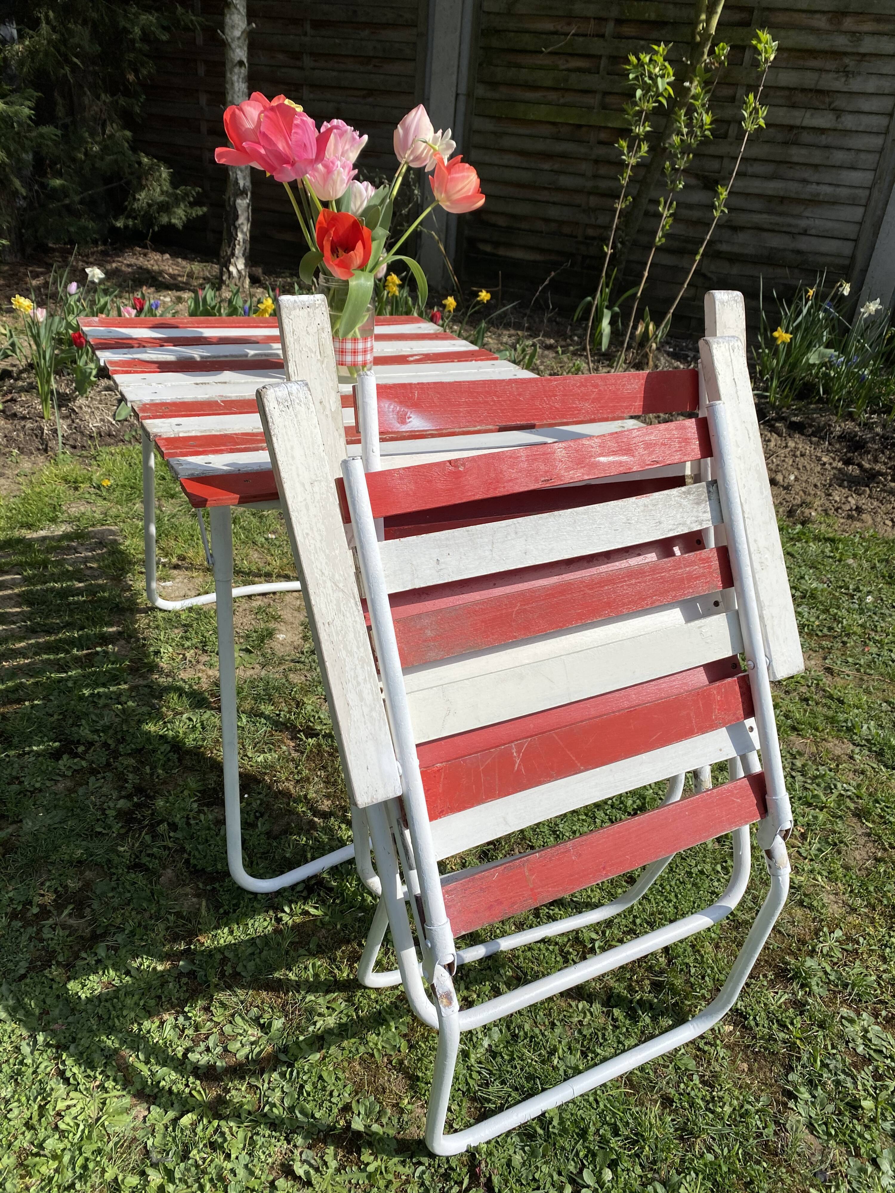 Former vintage garden lounge