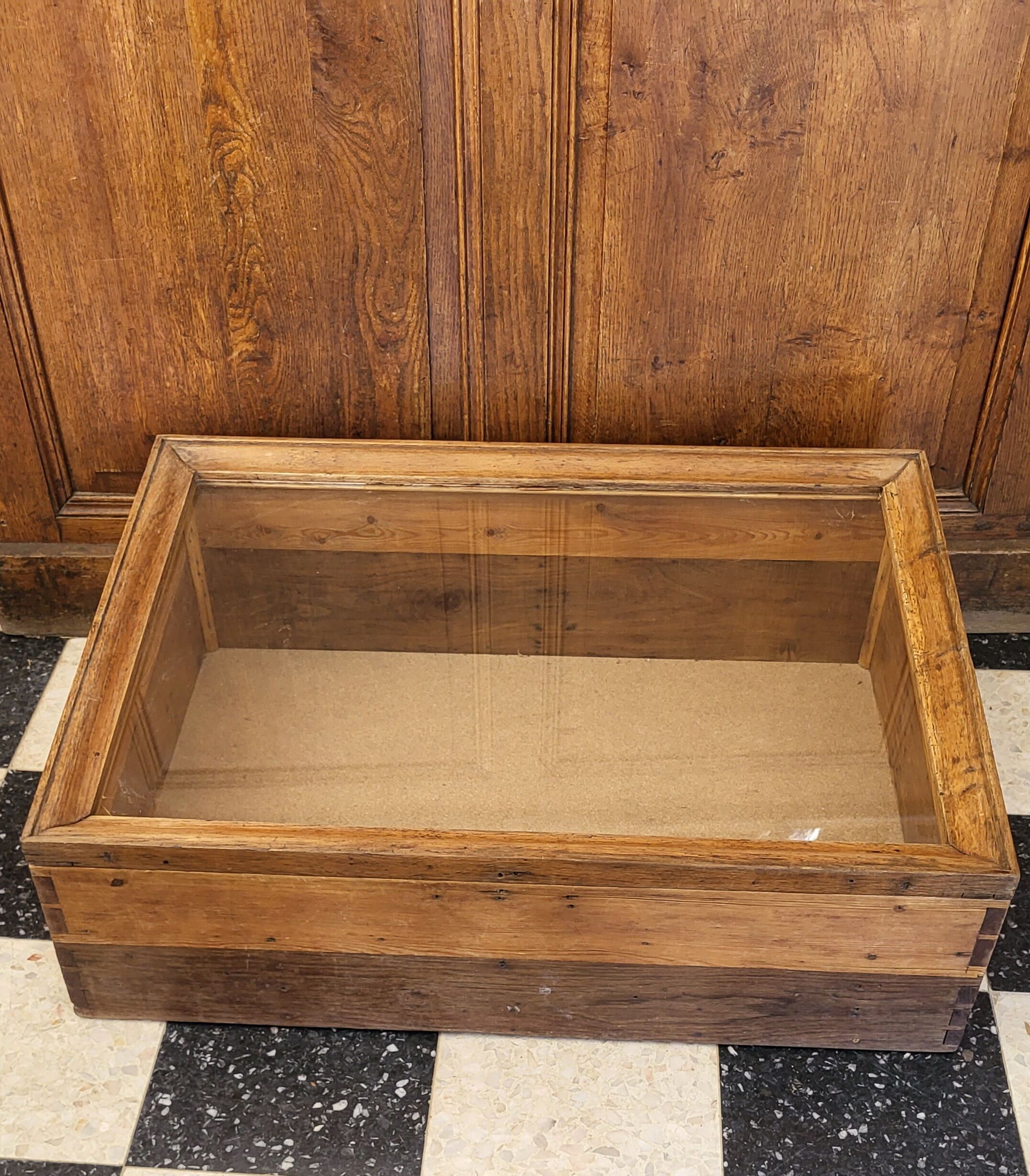 Vitrine de comptoir en chêne Fin XIXème / Déb. XXème