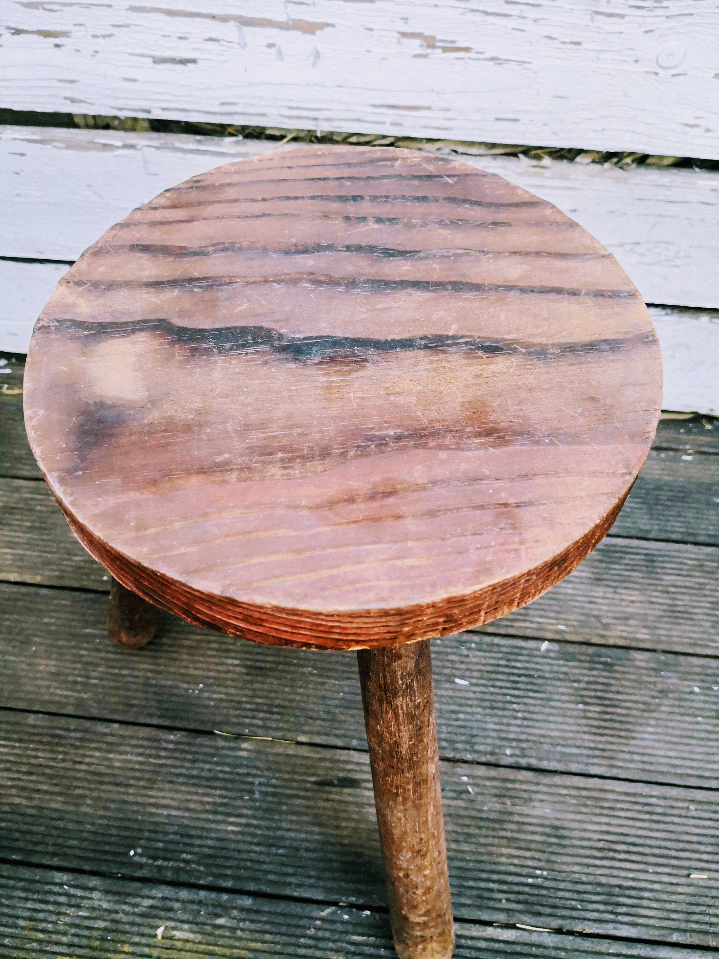 Farm tripod stool