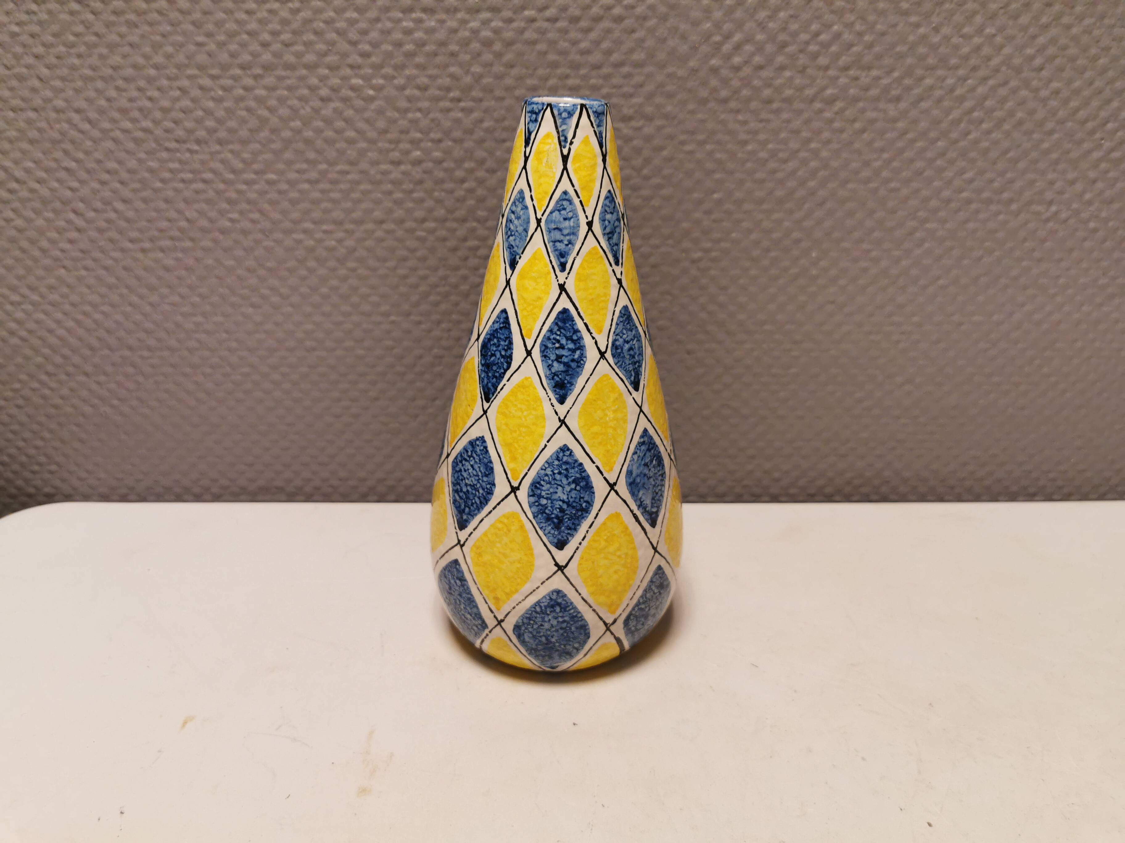 Italian vase with Harlequin pattern in beautiful yellow/blue