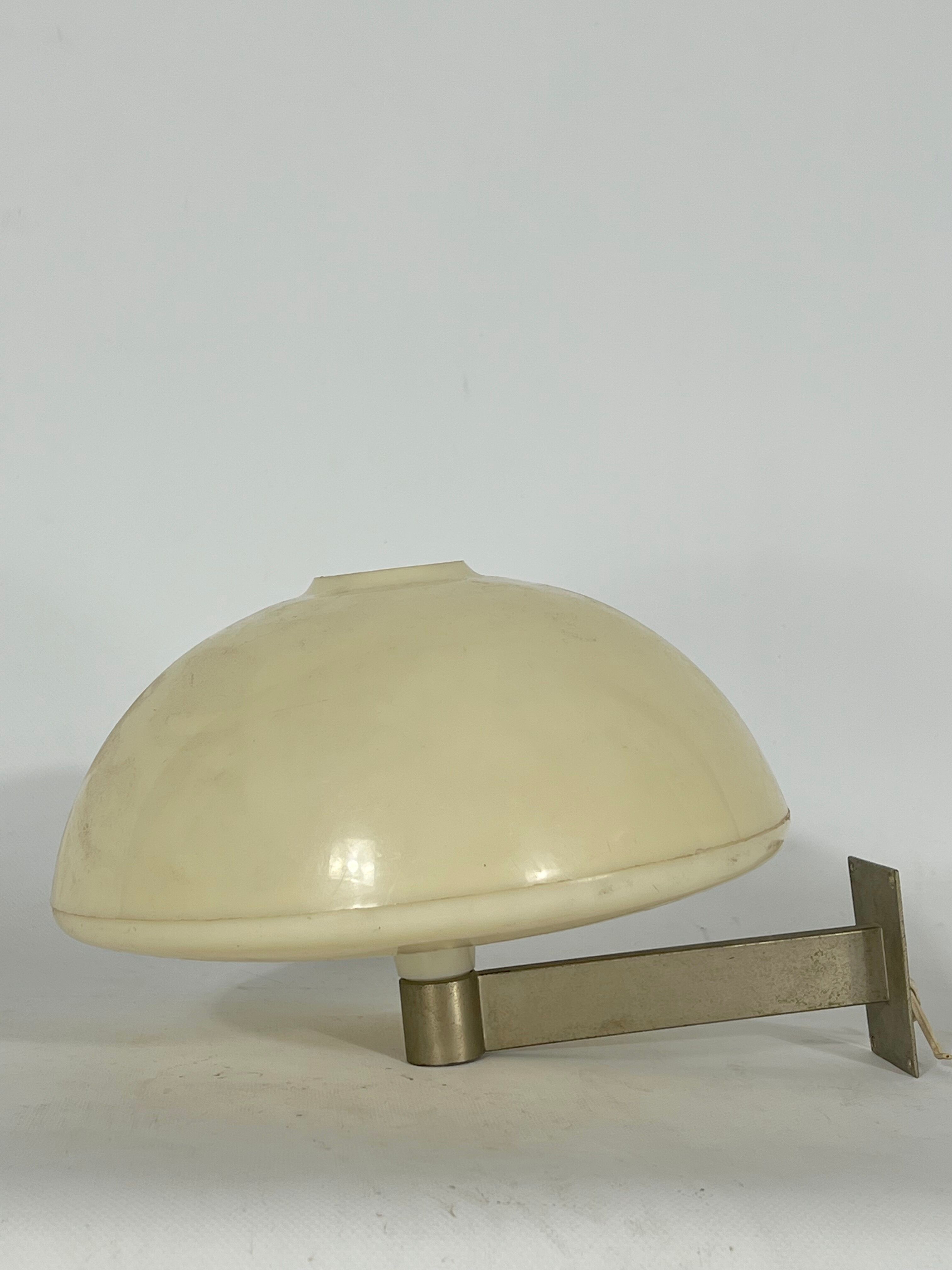 Mid-century modern wall lamp. Italy 1960s