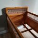 Lit bébé en bois et rotin vintage