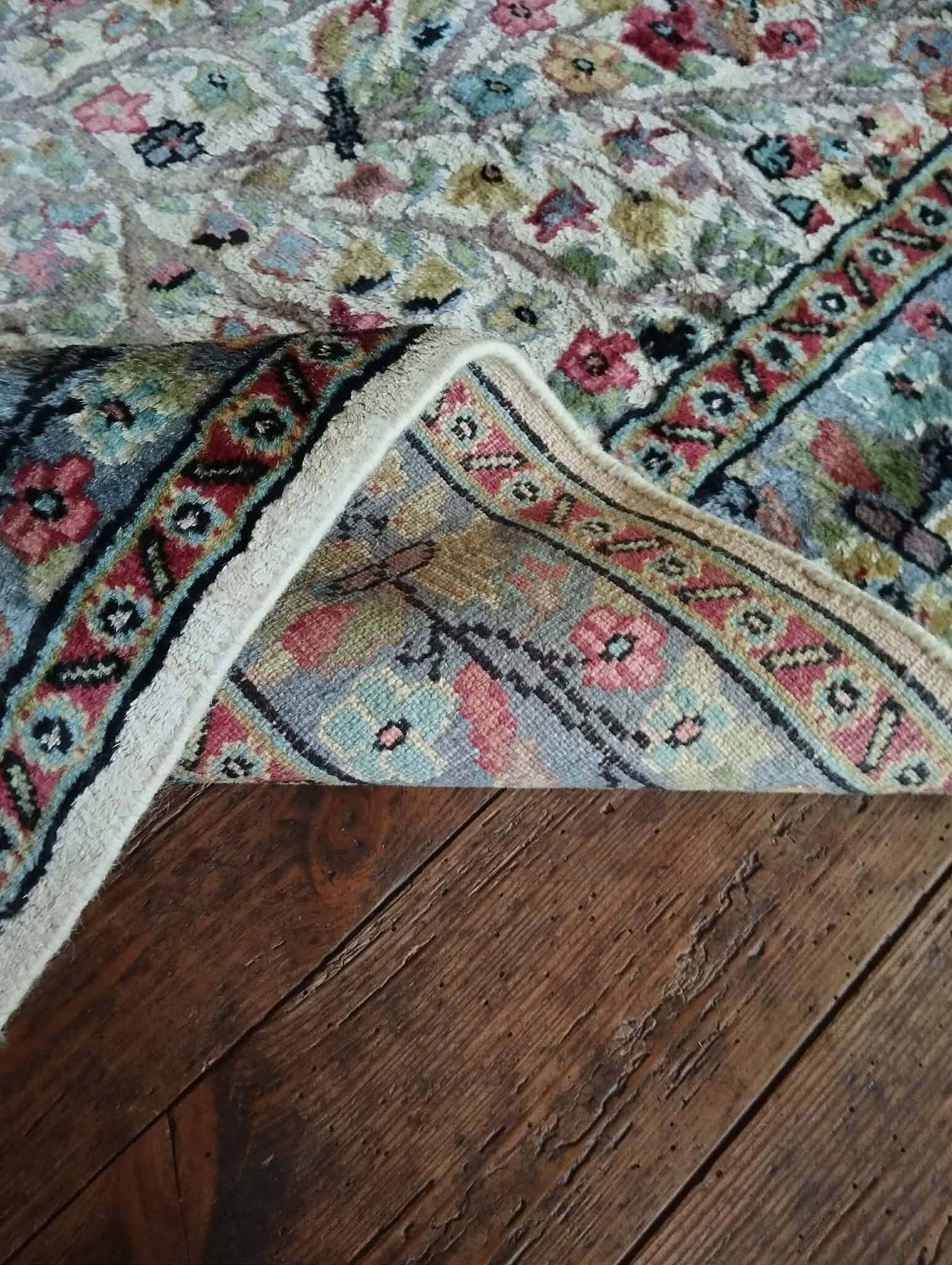 Handmade Pakistani wool and silk rug 183x124cm