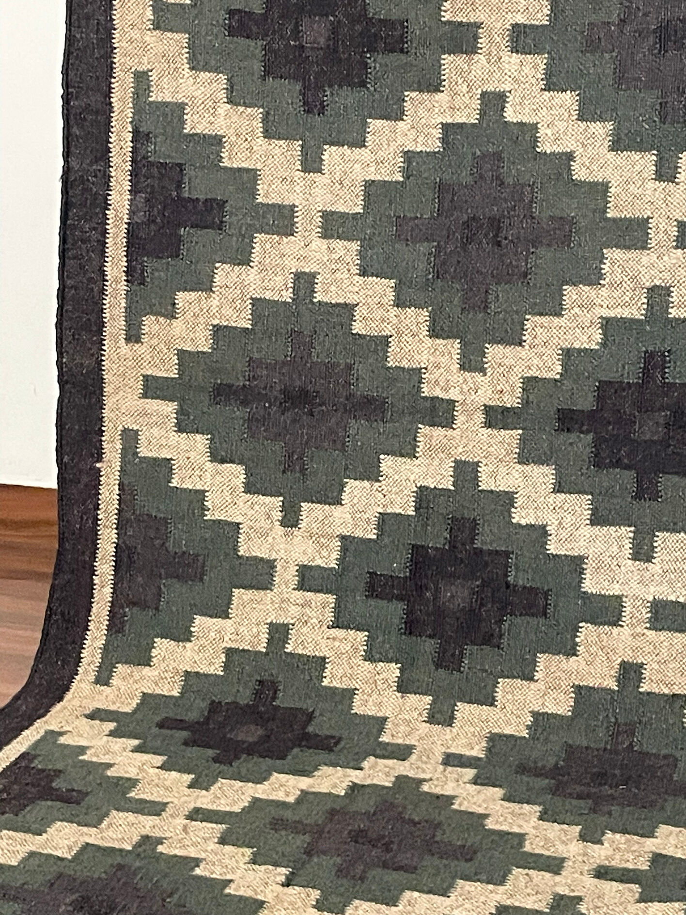 6.5x6.5 ft - handmade jute/wool rug