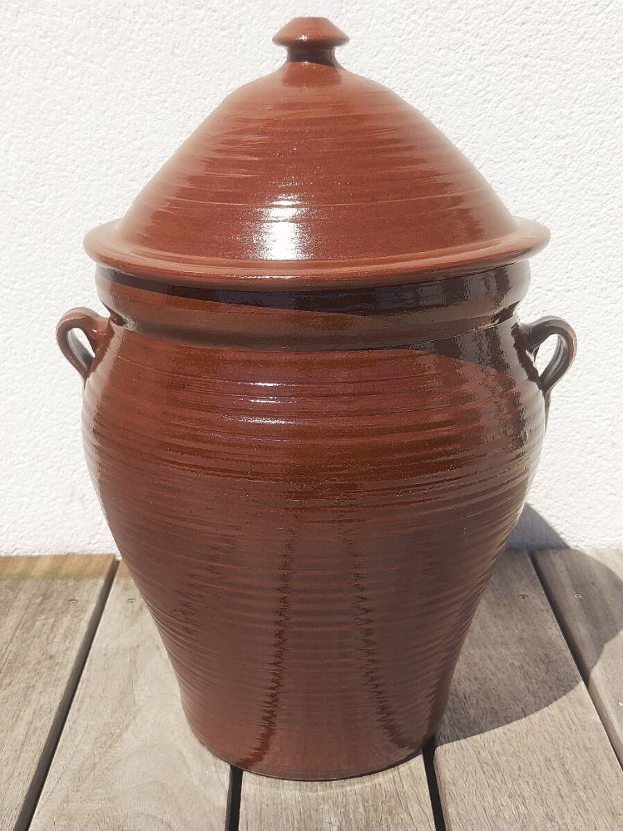 Large glazed terracotta jar, cognac colour with its lid.