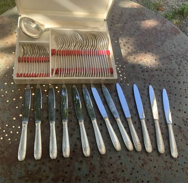Cutlery set consisting of 49 pieces in silver metal, antique and collector's item