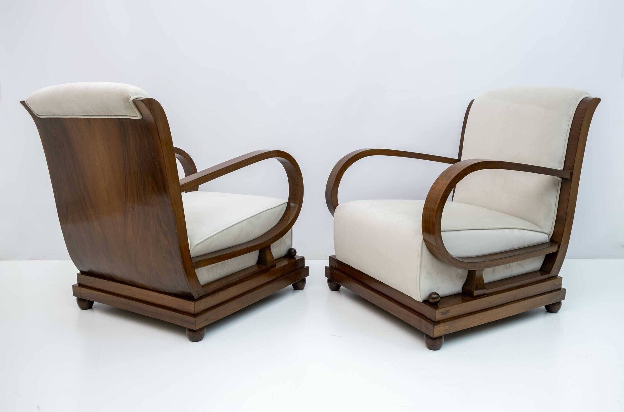 Pair of Art Dèco Italian Walnut and Velvet Armchairs and Two Ottomans, 1920