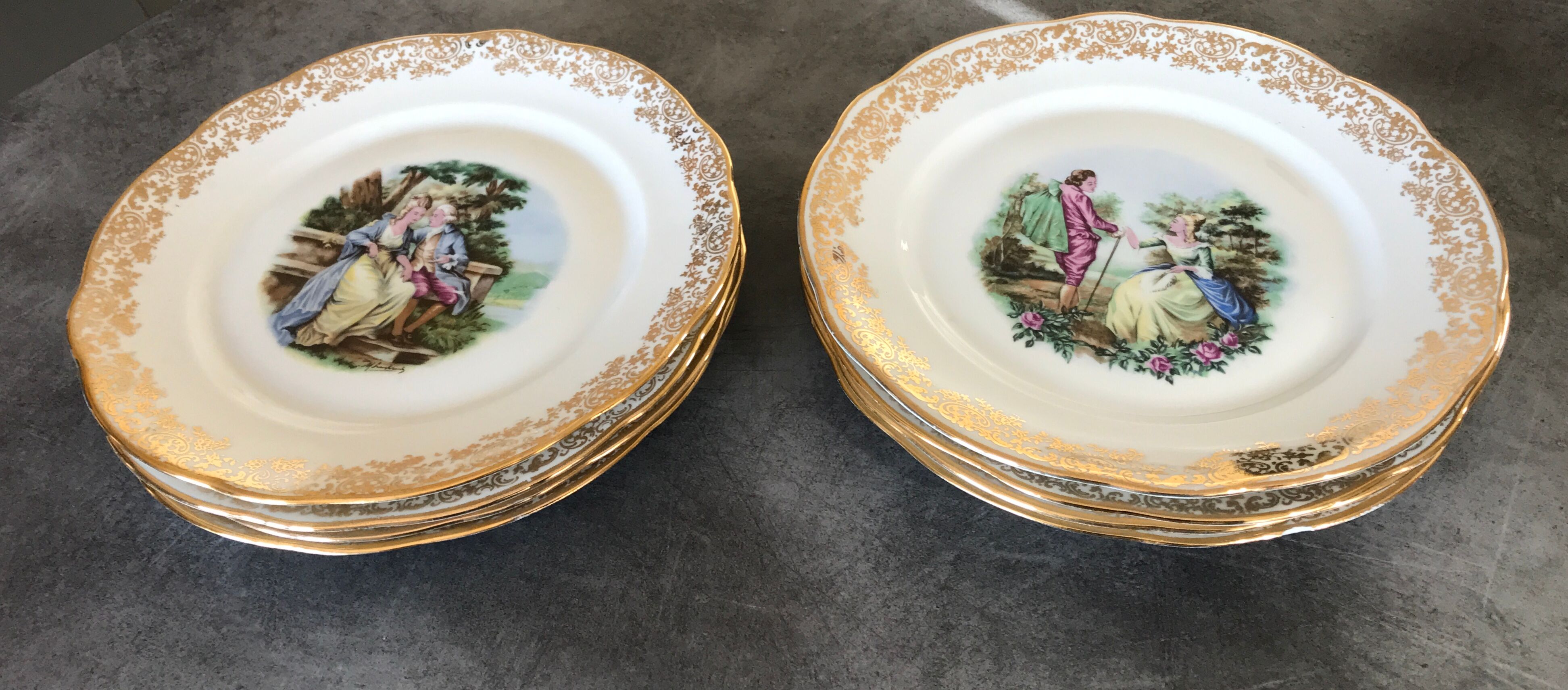 Lot of 8 plates plates pasta and enamels of limoges, decoration of gallant scenes 24.5 cm