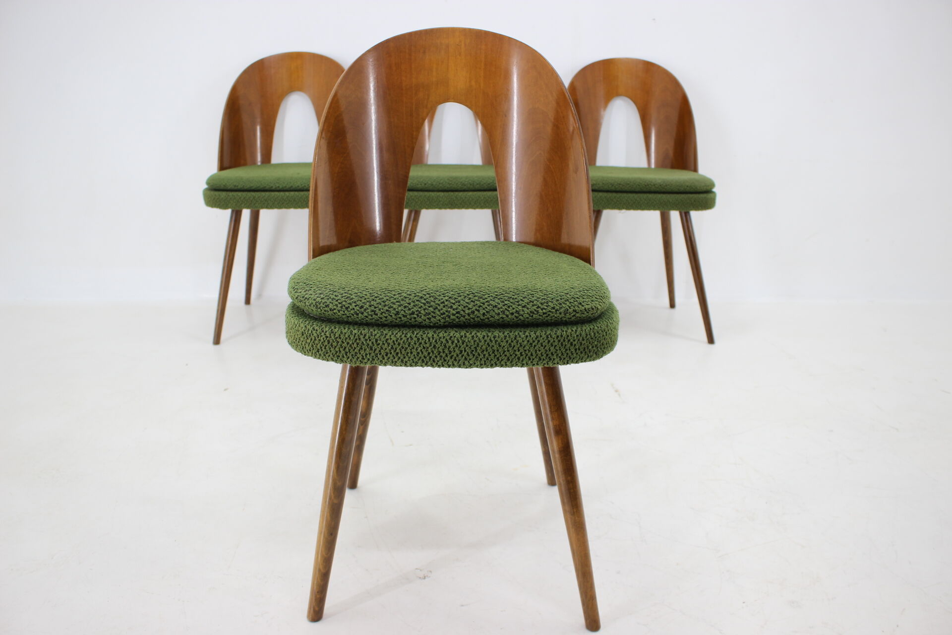 4 chaises d'Antonin Suman, Tchécoslovaquie, 1960