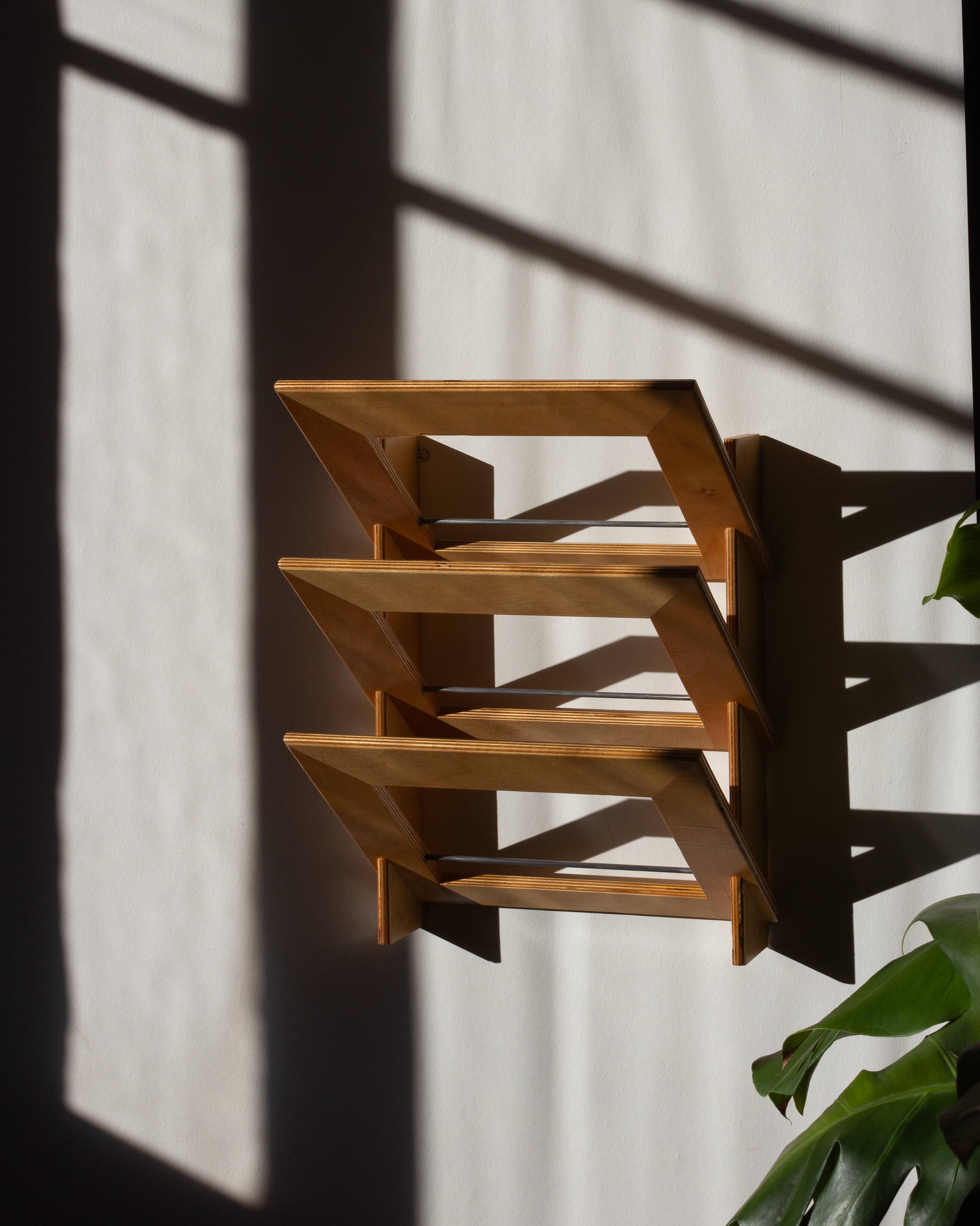 Wall-mounted magazine rack in varnished plywood, 80s/90s