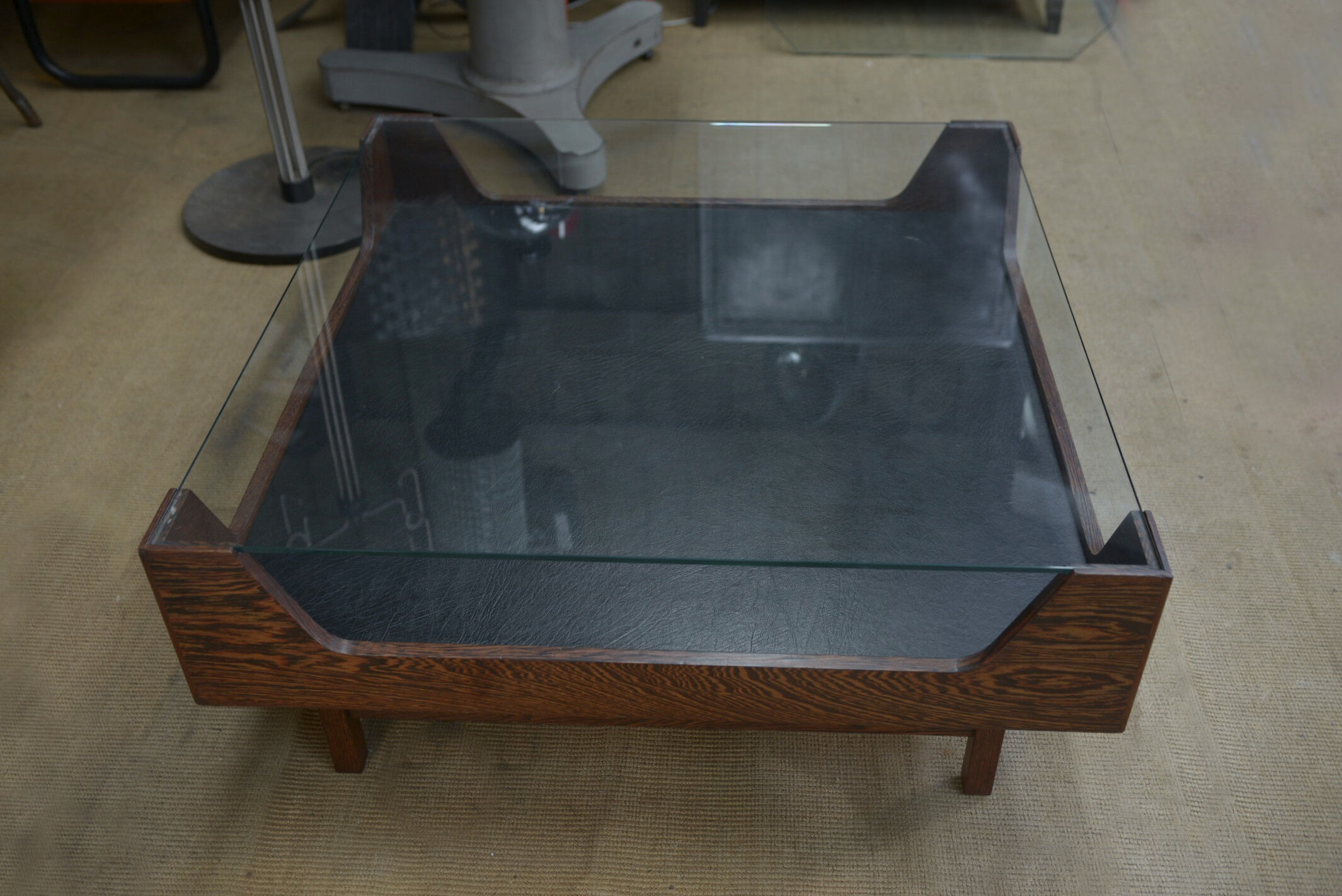 Coffee table in rosewood and glass 1970
