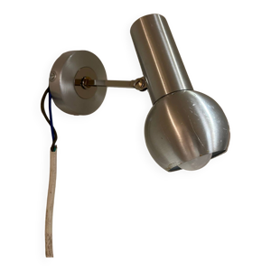 Applique en métal brossé