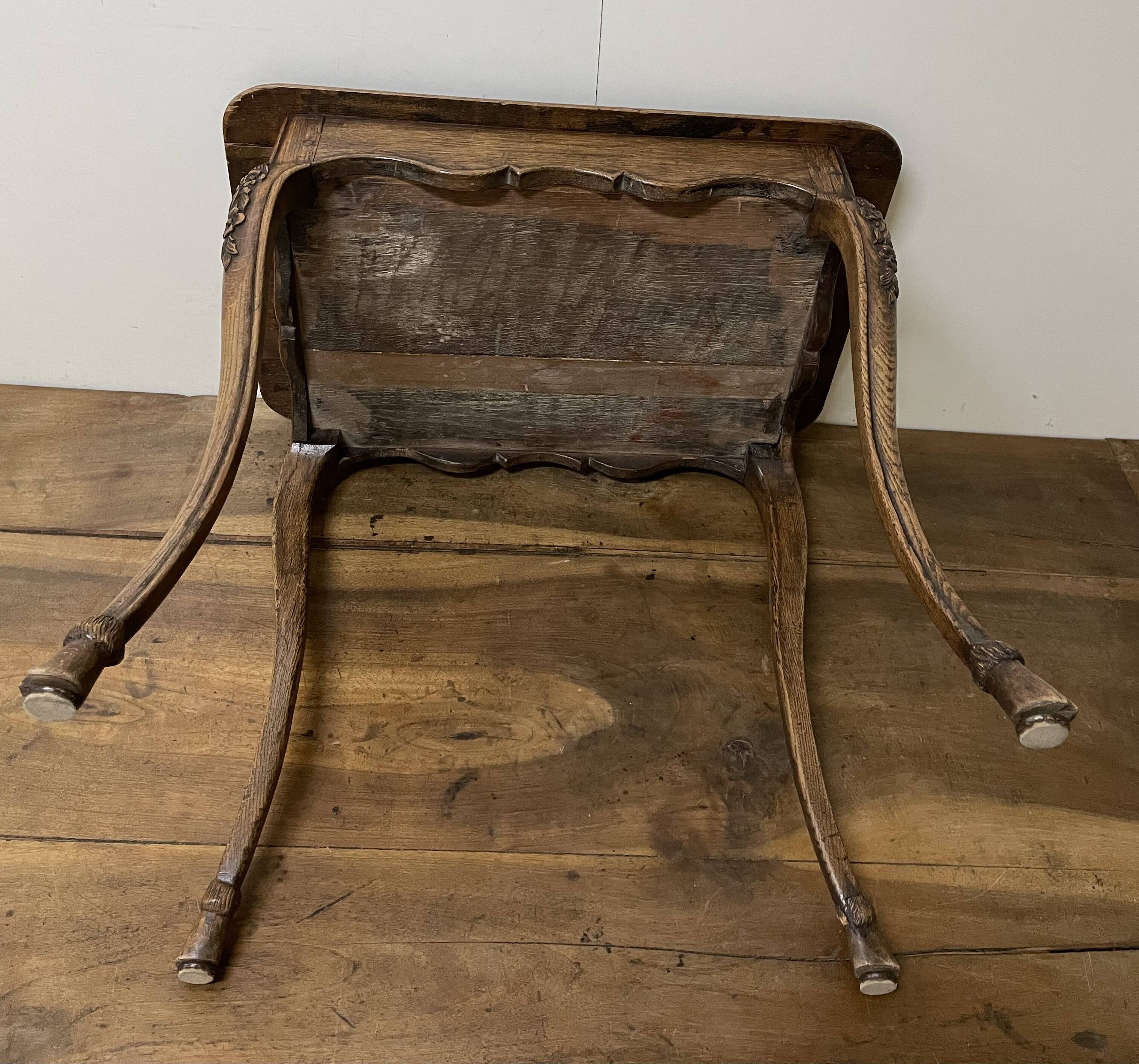 Table d appoint en chêne d époque du XIX ème siècle