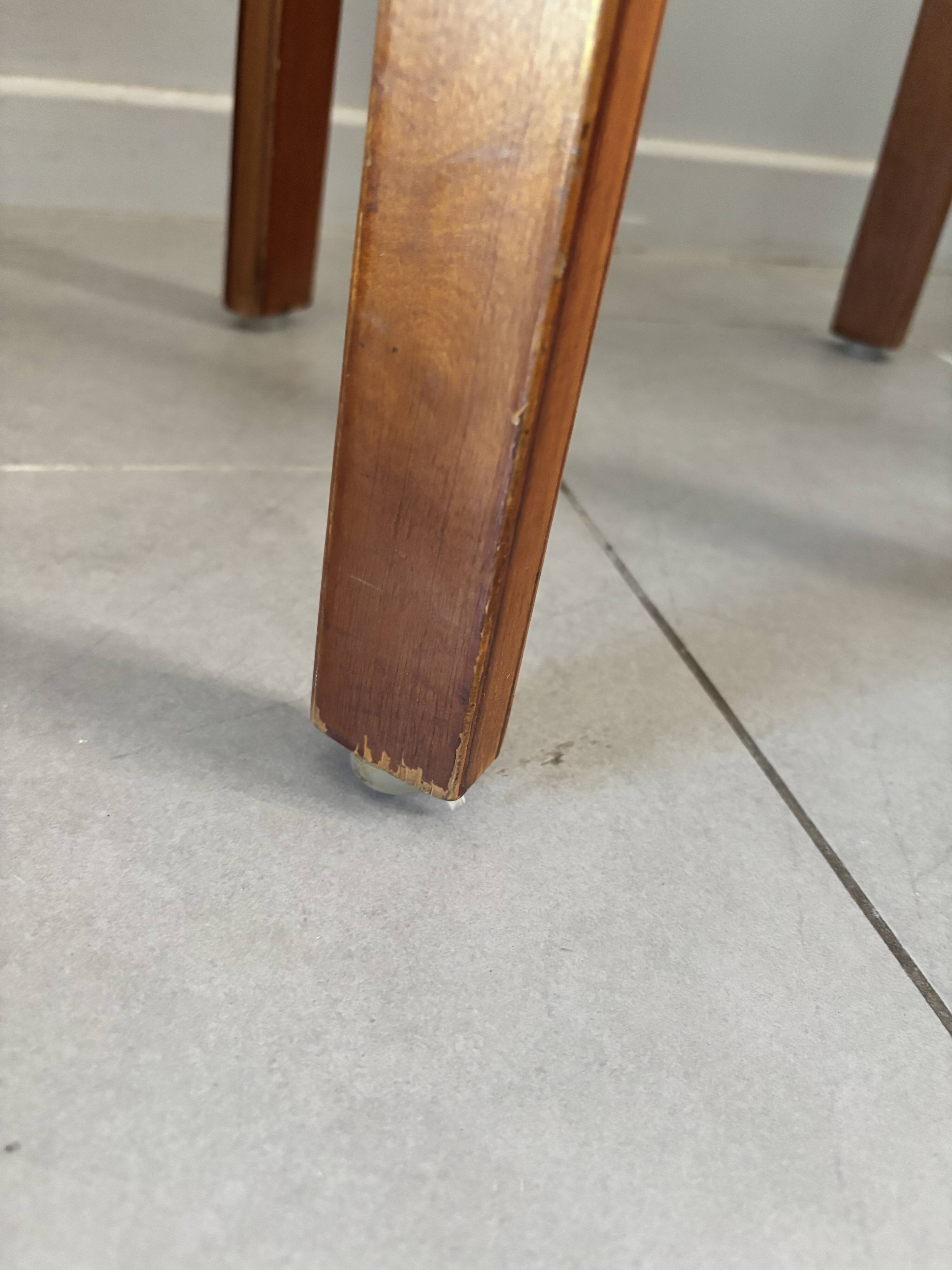 Pair of Artek stools model E60 (rare version with 4 legs), Alvar Aalto