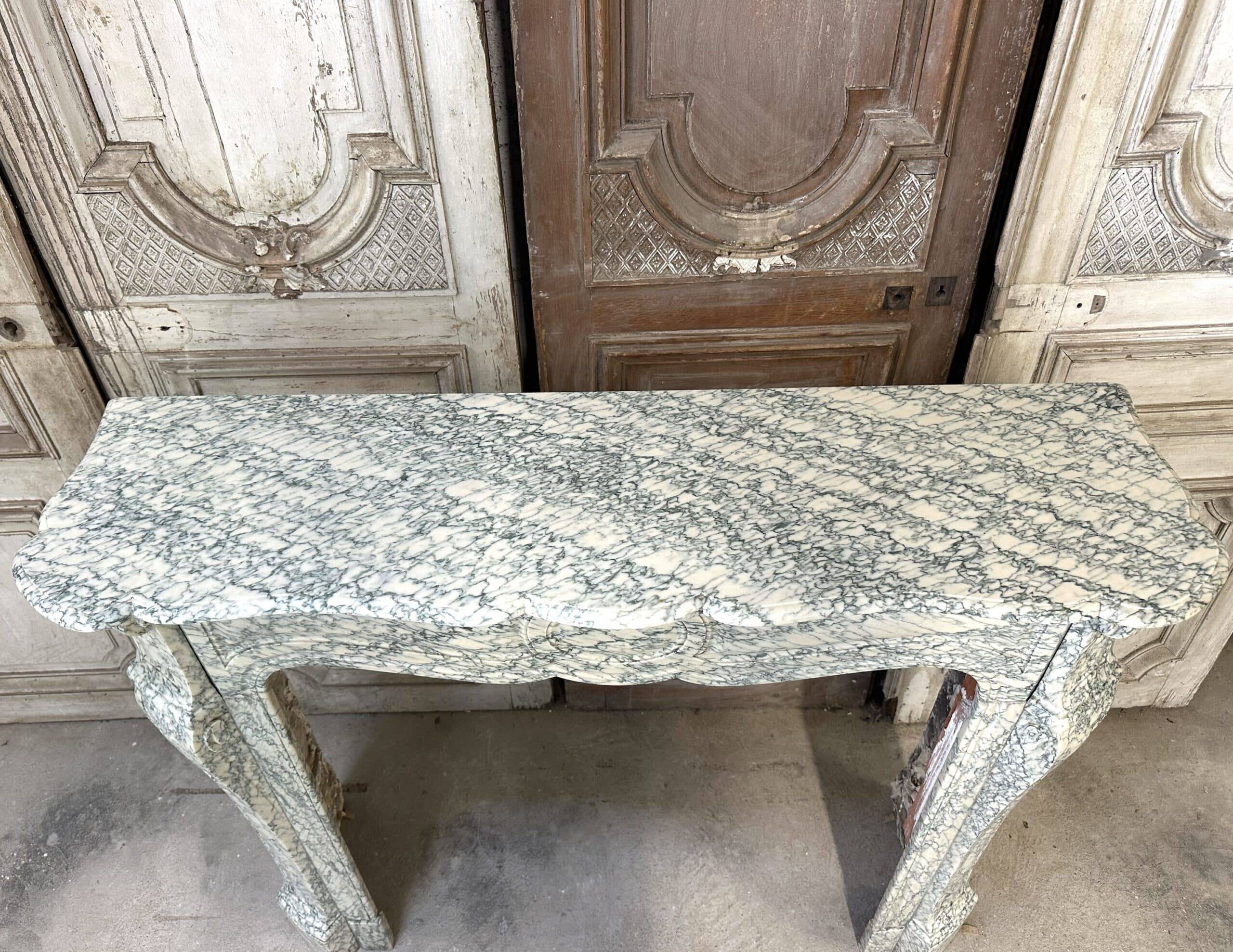 Cheminée en marbre vert style Louis XV