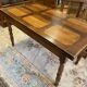 Table porte feuille en noyer, pieds Jacob