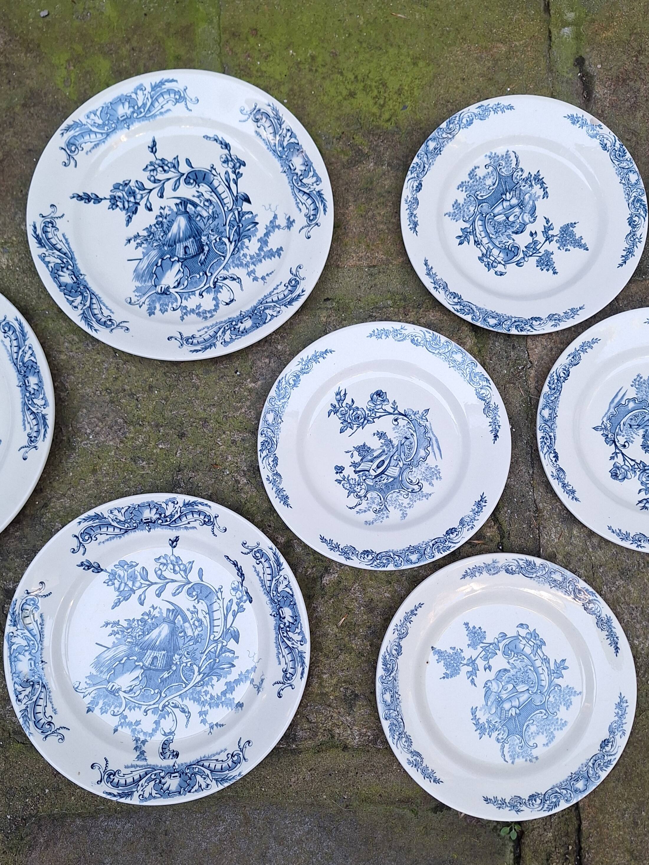 Service set in SG porcelain, Louis XV model.