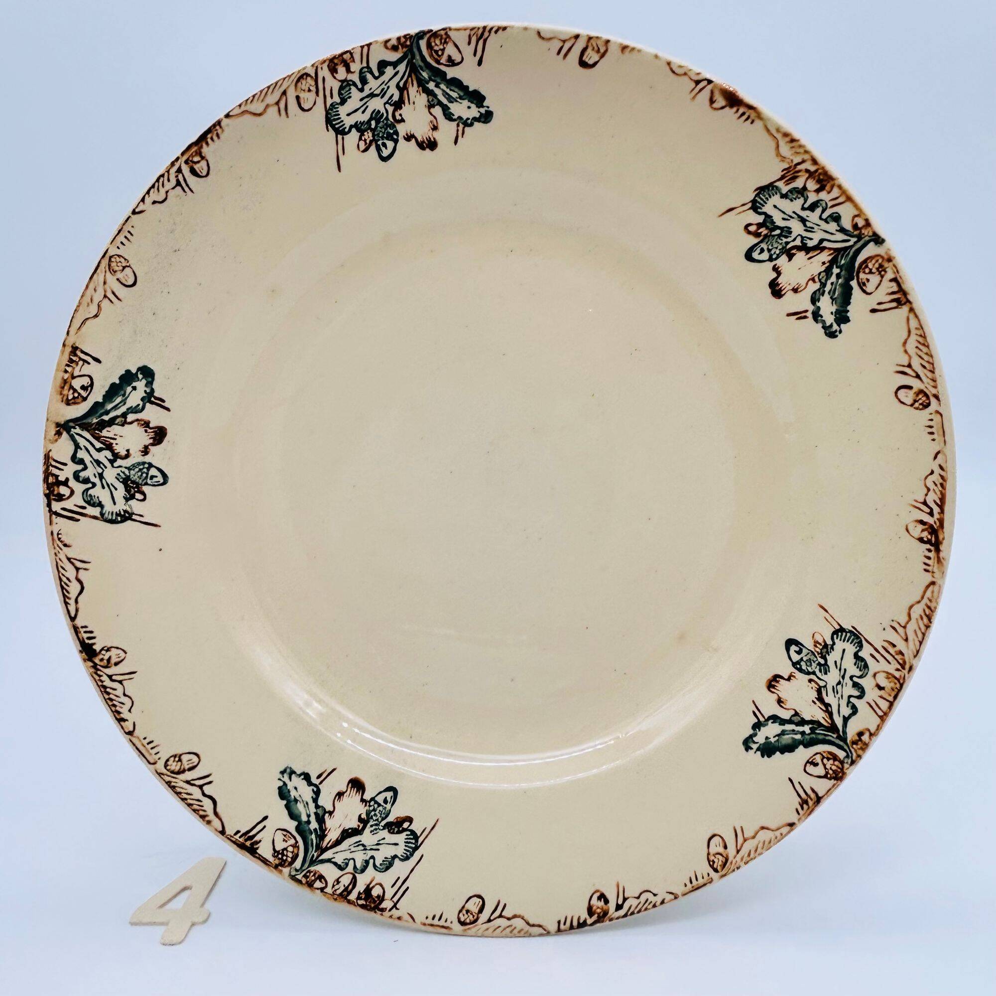 4 flat plates, oak and acorn.