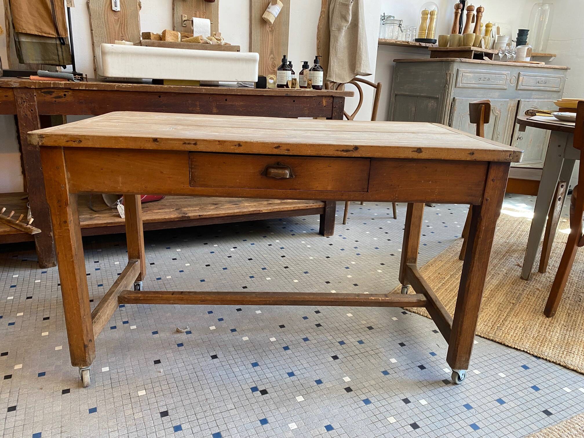 Farmhouse table for 4 people