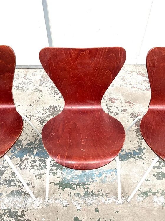 Set of 4 non branded butterfly chairs