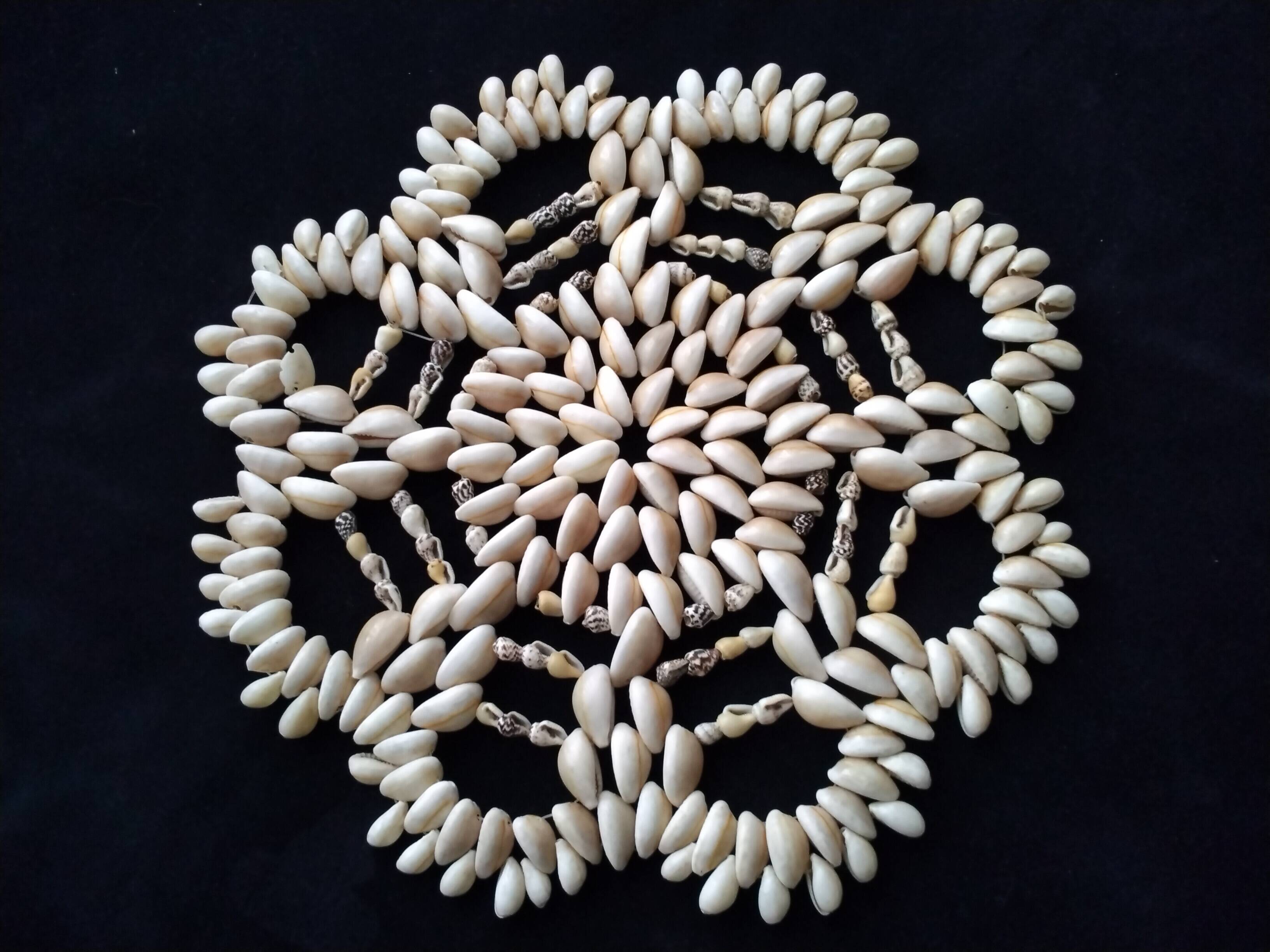 Vintage seashell trivet