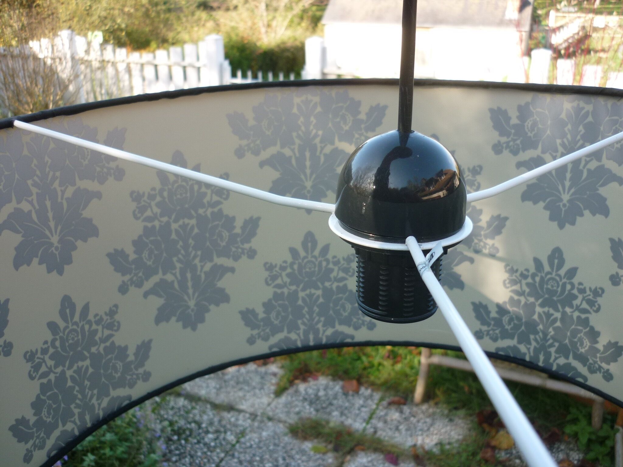 Black cylindrical blind suspension with silver moist print