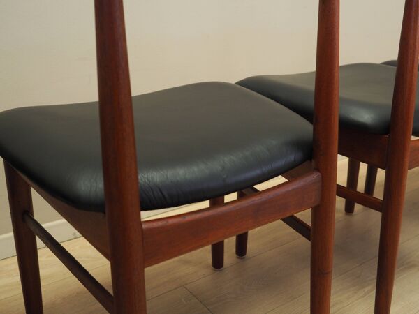 Ensemble de quatre chaises en teck, design danois, années 1960, fabrication : Bruno Hansen, d