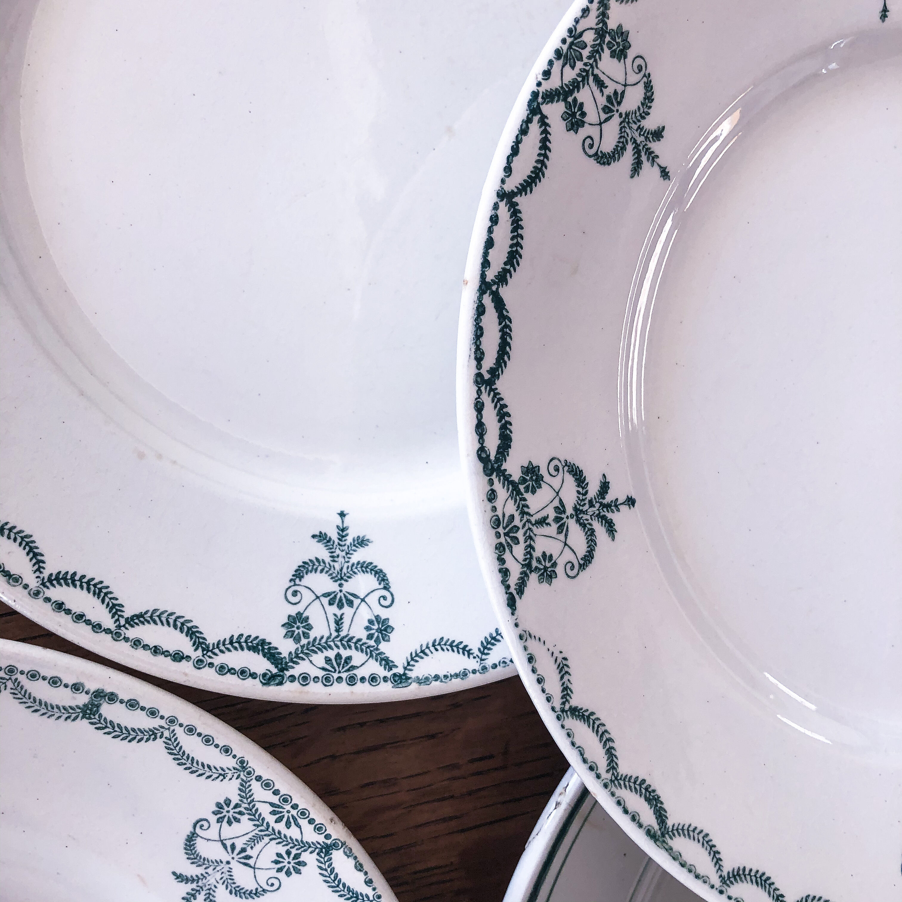 Set of 5 Moulin des Loups plates