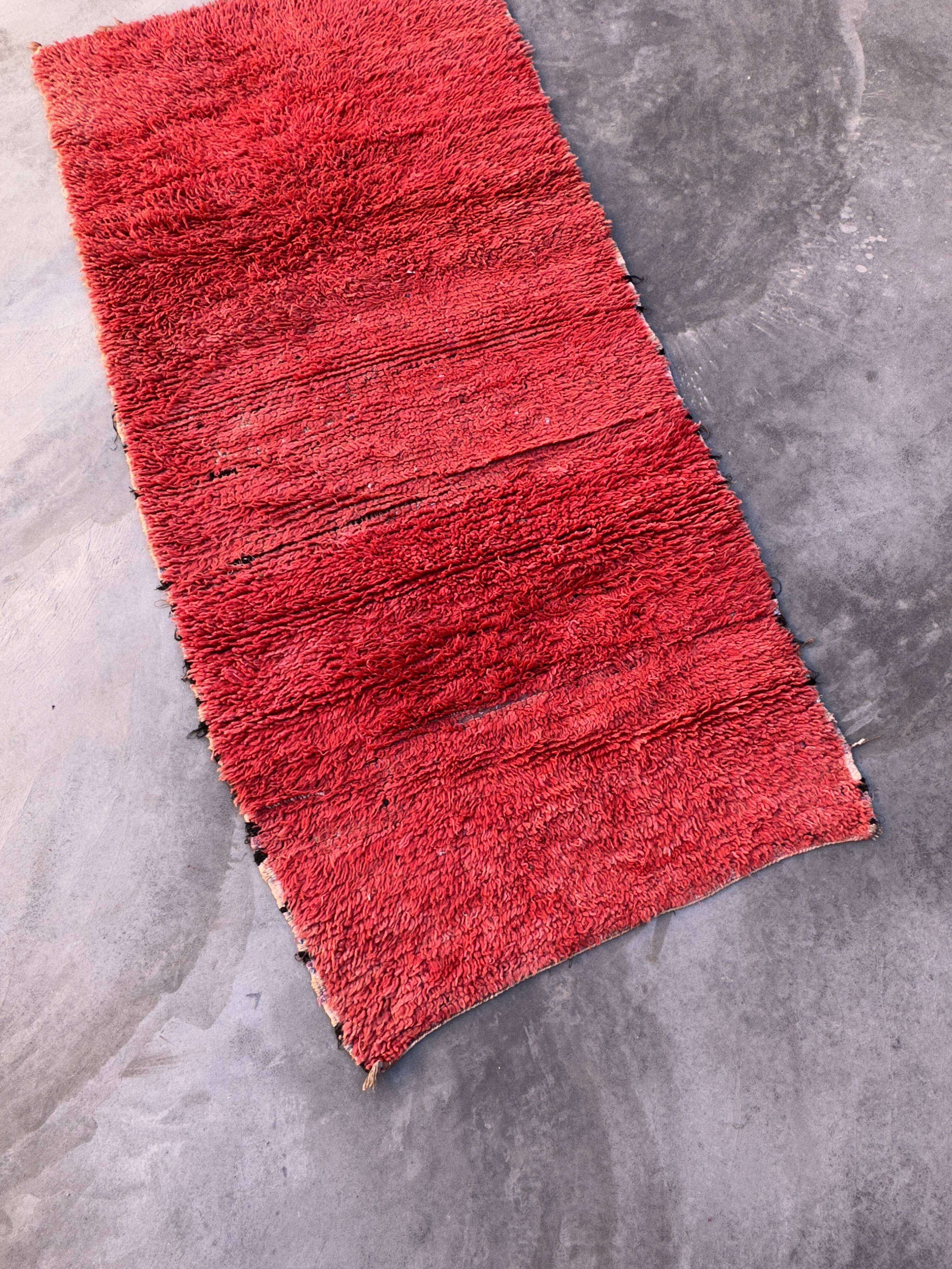 Beni M'Guild red Moroccan rug - 213 x 103 cm
