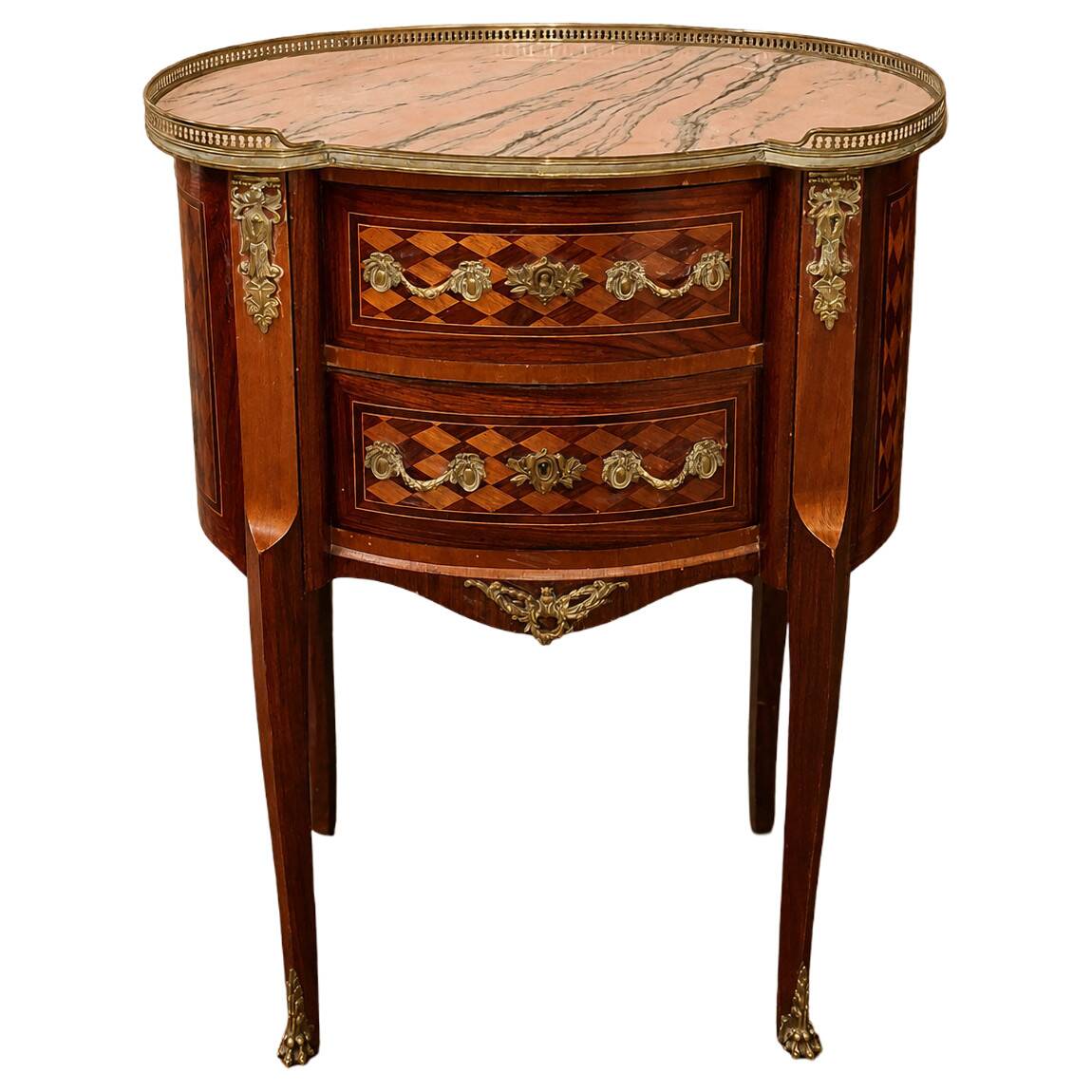 Commode sauteuse de forme rognon en marqueterie, marbre rose et bronzes