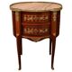 Commode sauteuse de forme rognon en marqueterie, marbre rose et bronzes