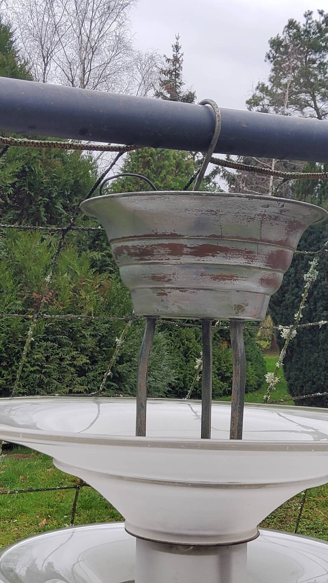Art Deco chandelier in bronze and silvered brass double sink in opalescent glass