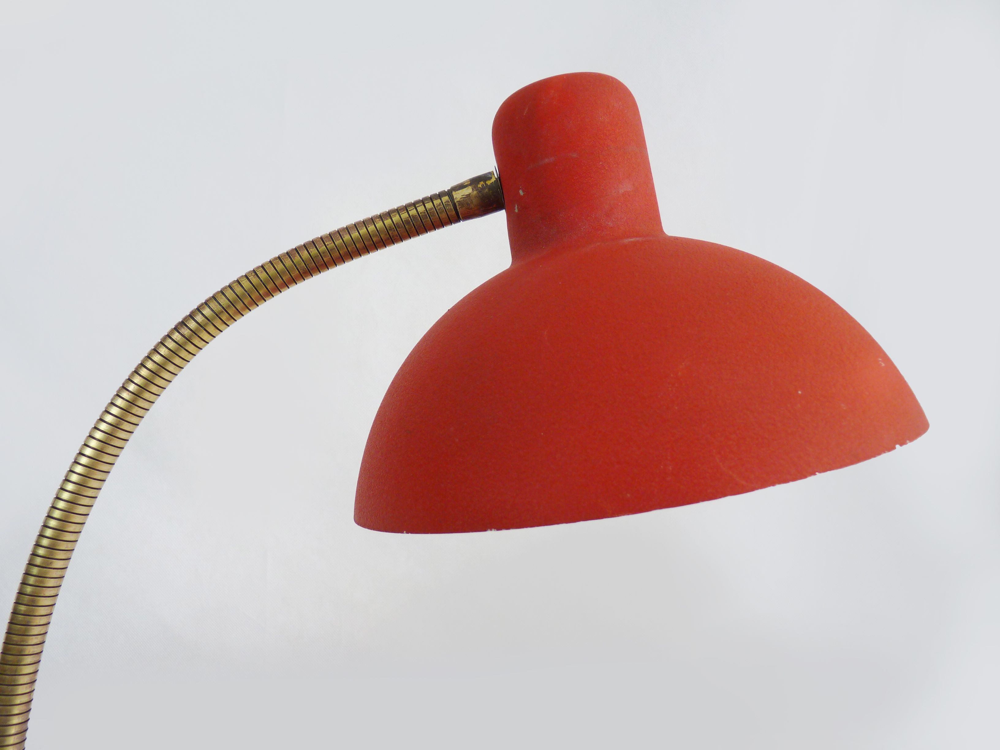 Flexible desk lamp vintage Aluminor in red lacquered metal. Year 50