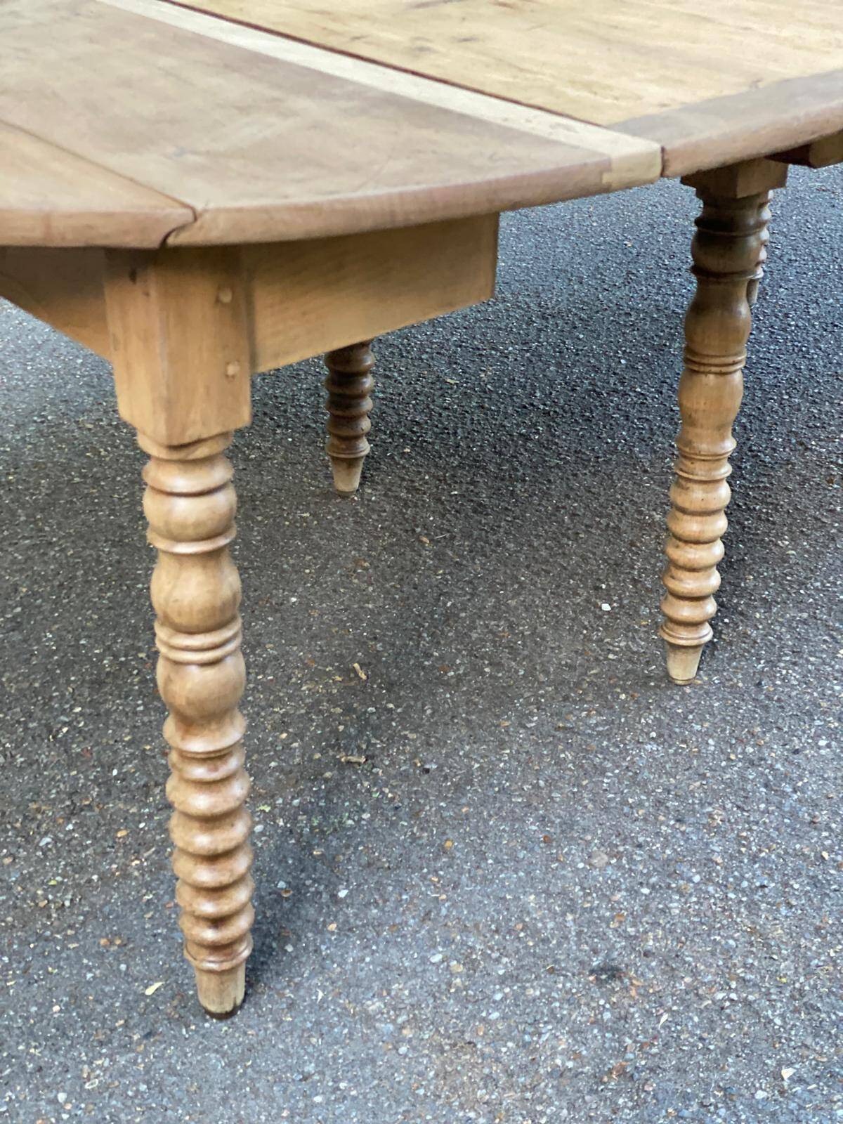 Louis Philippe XVIII century extendable round dining table, renovated, 200cm