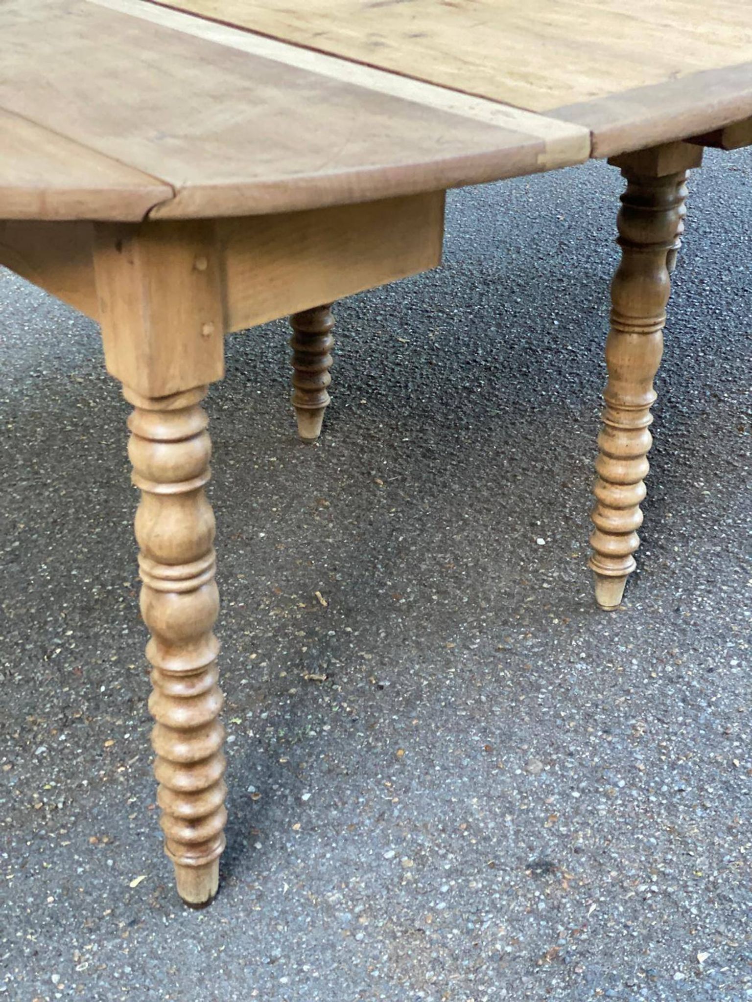 Louis Philippe XVIII century extendable round dining table, renovated, 200cm