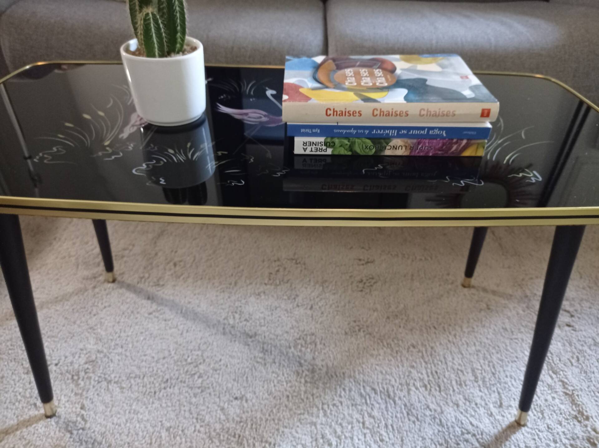 Table basse vintage pieds fuseaux