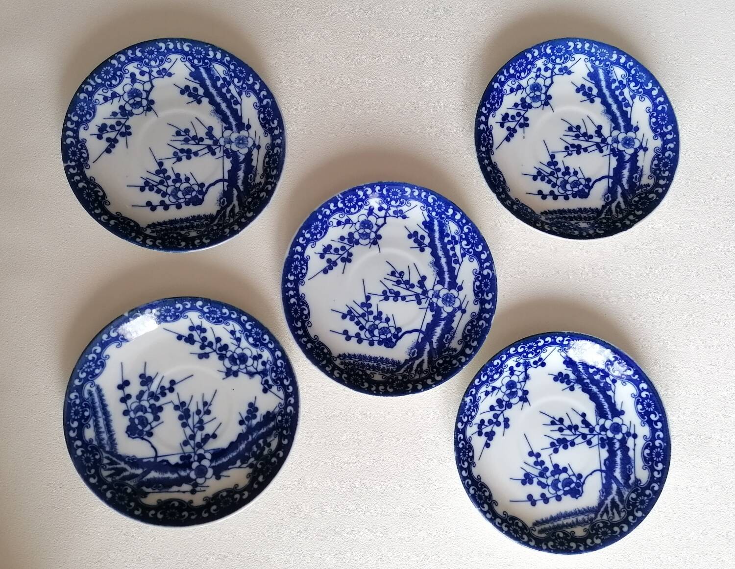 5 white and blue Japanese porcelain tea cups