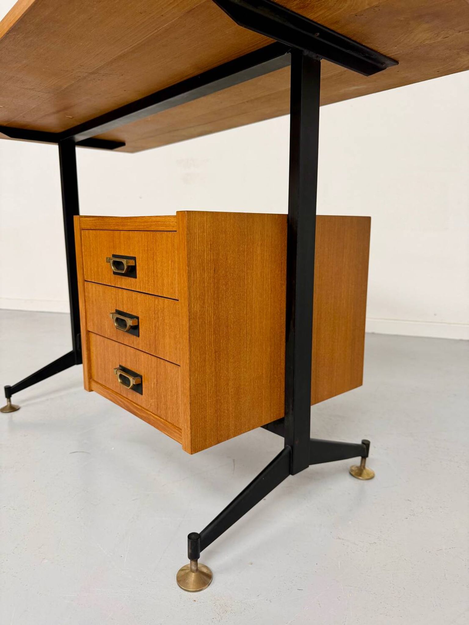 Vintage Italian design desk from the 1960s in wood and metal.