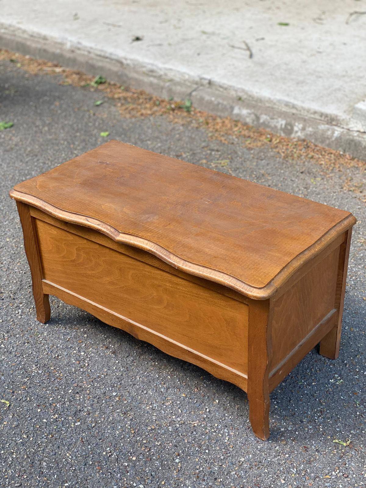 Vintage solid wood storage bench in light oak, Louis XV style, 77cm