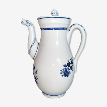 Tournai porcelain teapot