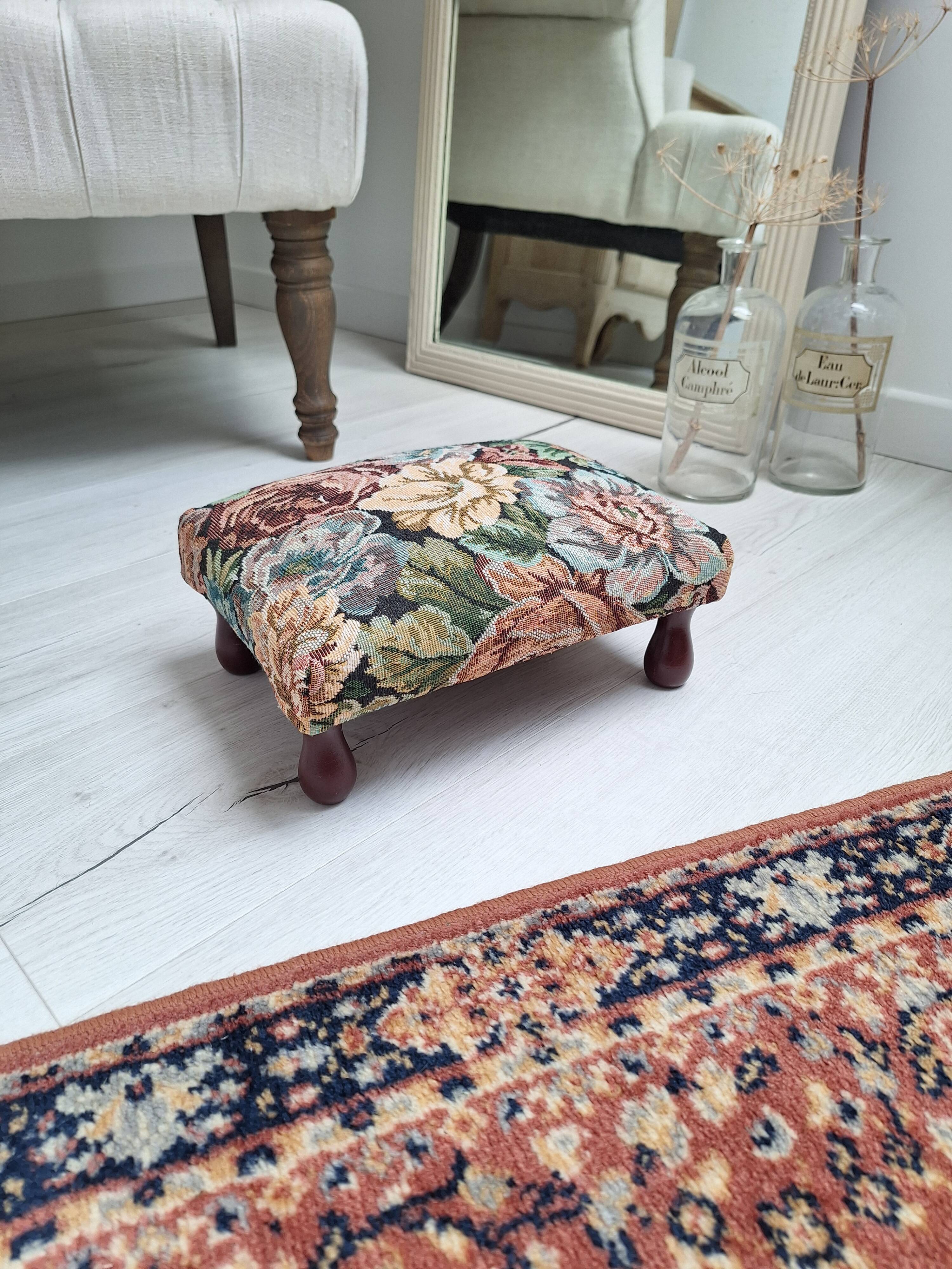 Repose-pieds en tapisserie florale
