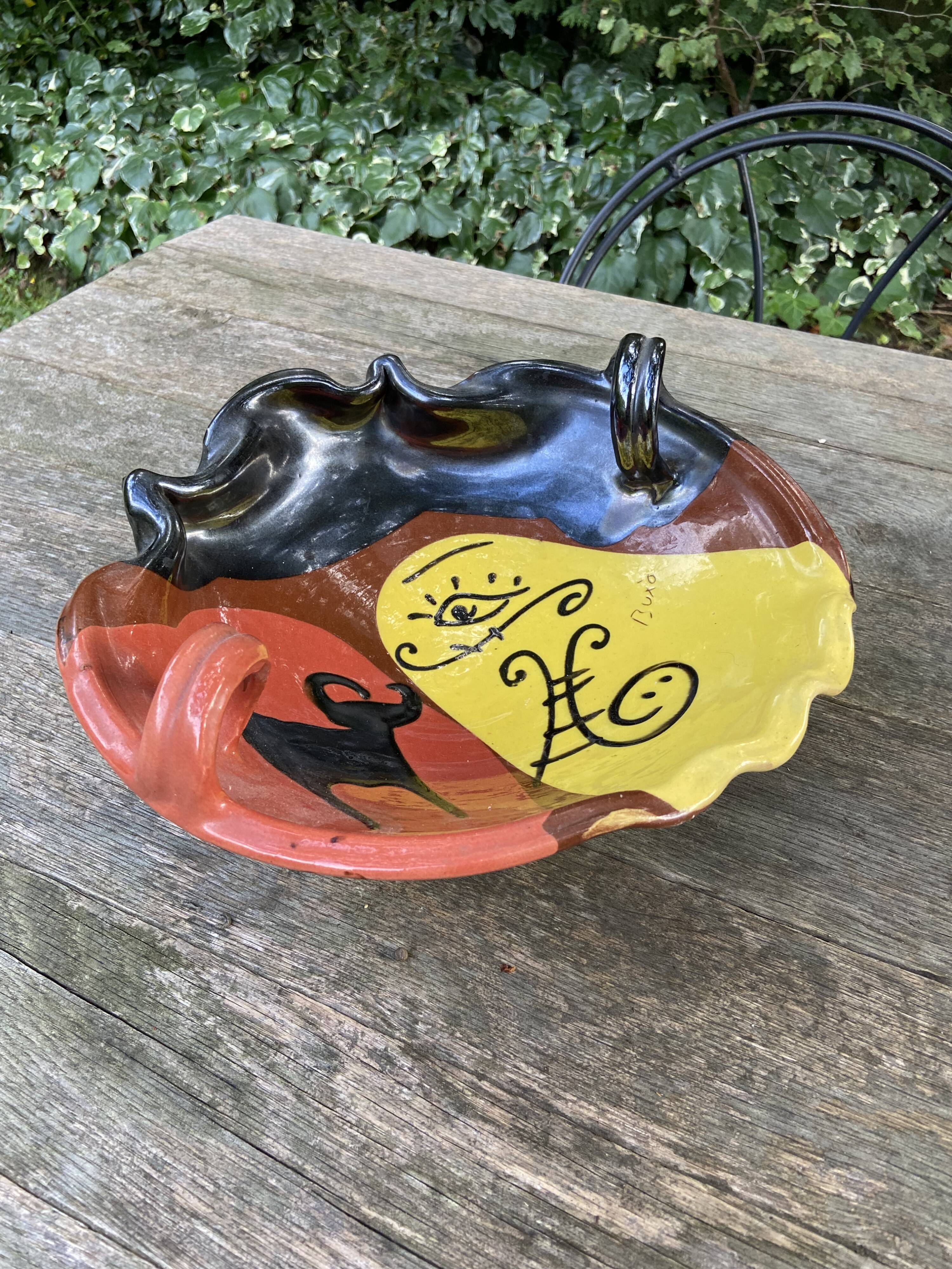 Ceramic cup signed Buxó vintage freeform