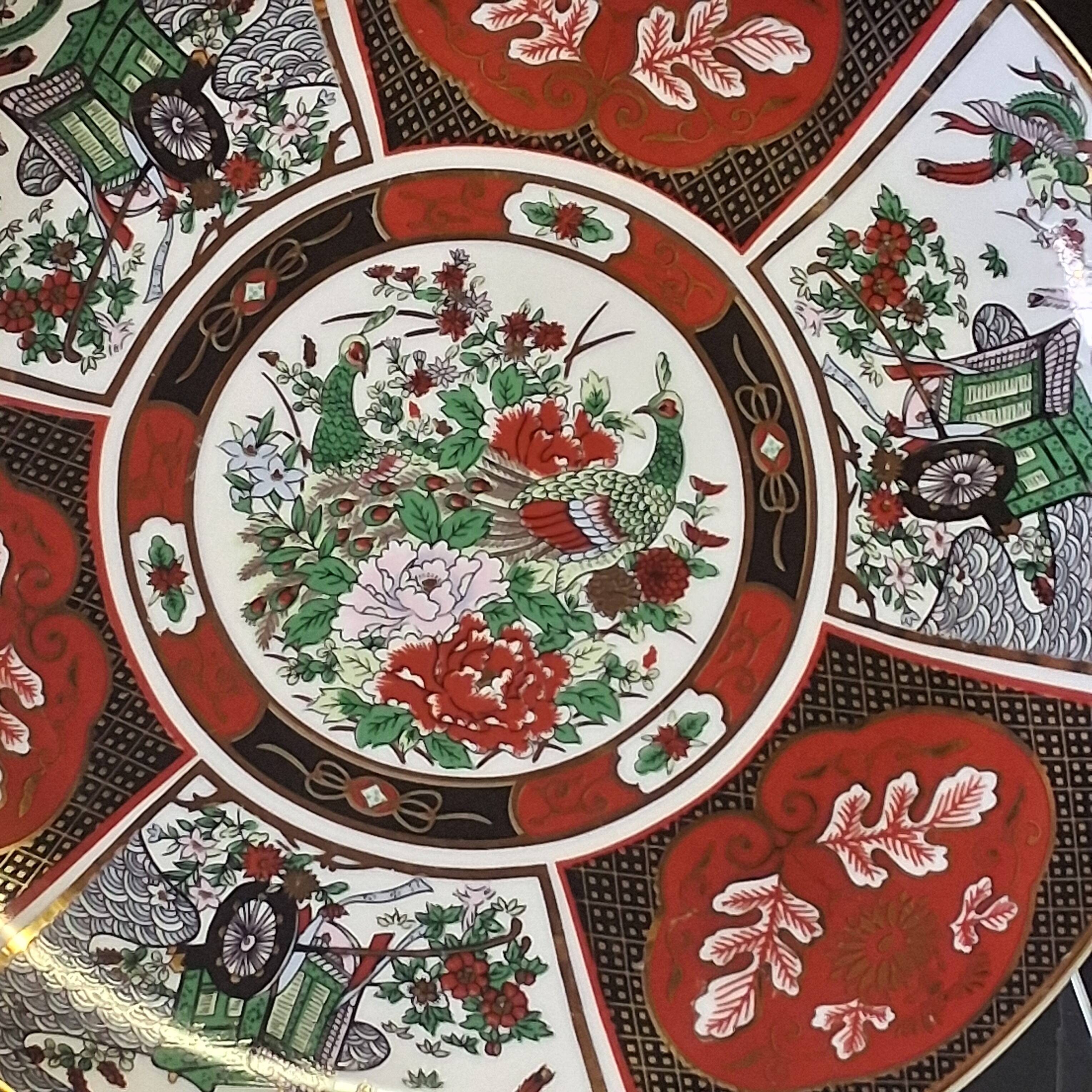 Very pretty Asian plate in very good condition.