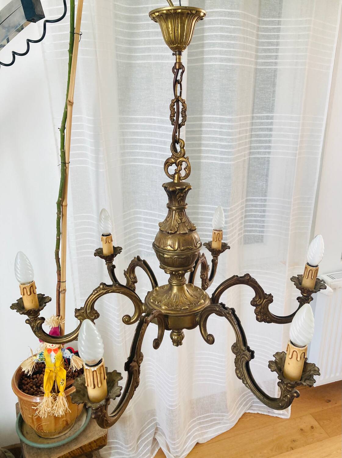Grand lustre en bronze doré Style Louis XV à 6 bras de lumières époque XXe