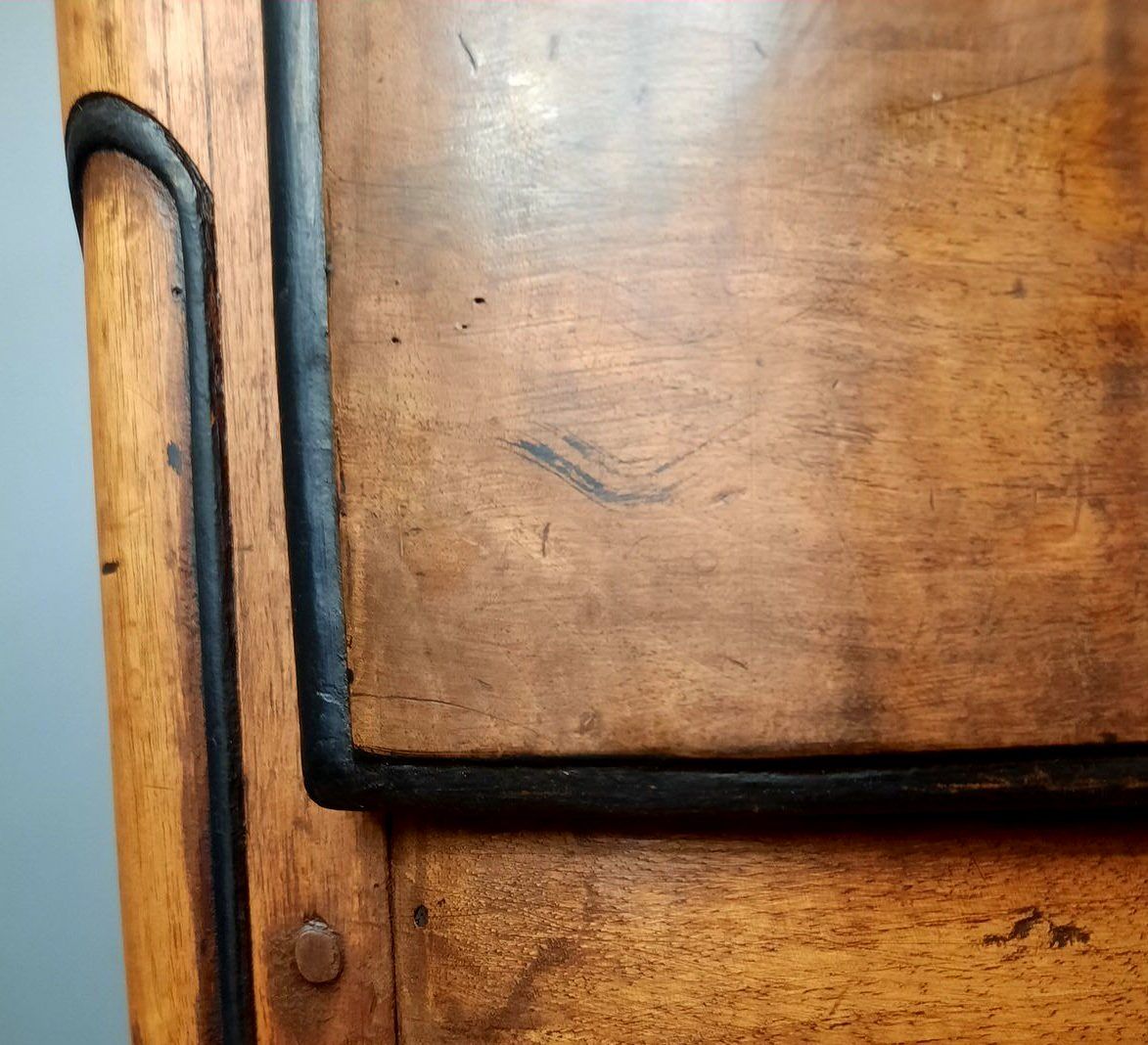 Chest of drawers crossbow louis XV in walnut XVIII th around 1750