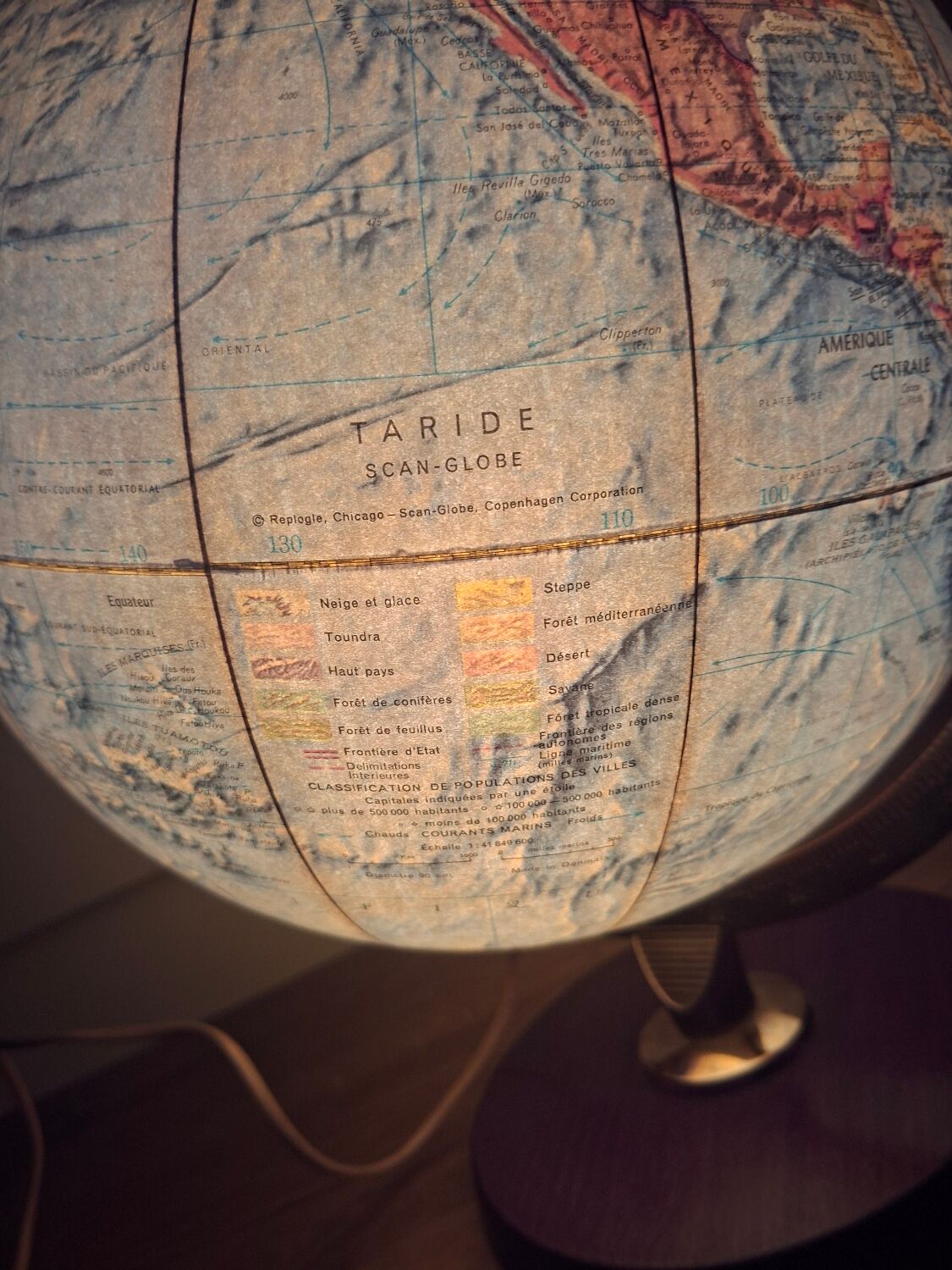 Illuminated globe, taride, 1970-1880, 30 cm