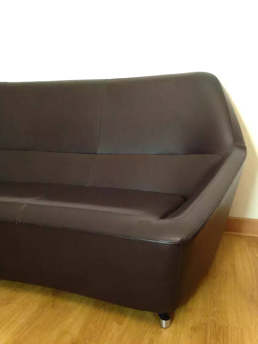 Cinna leather sofa designed by François Bauchet