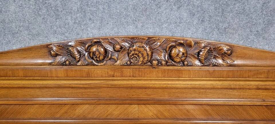 Art Deco period centre bed in marquetry circa 1930-1940