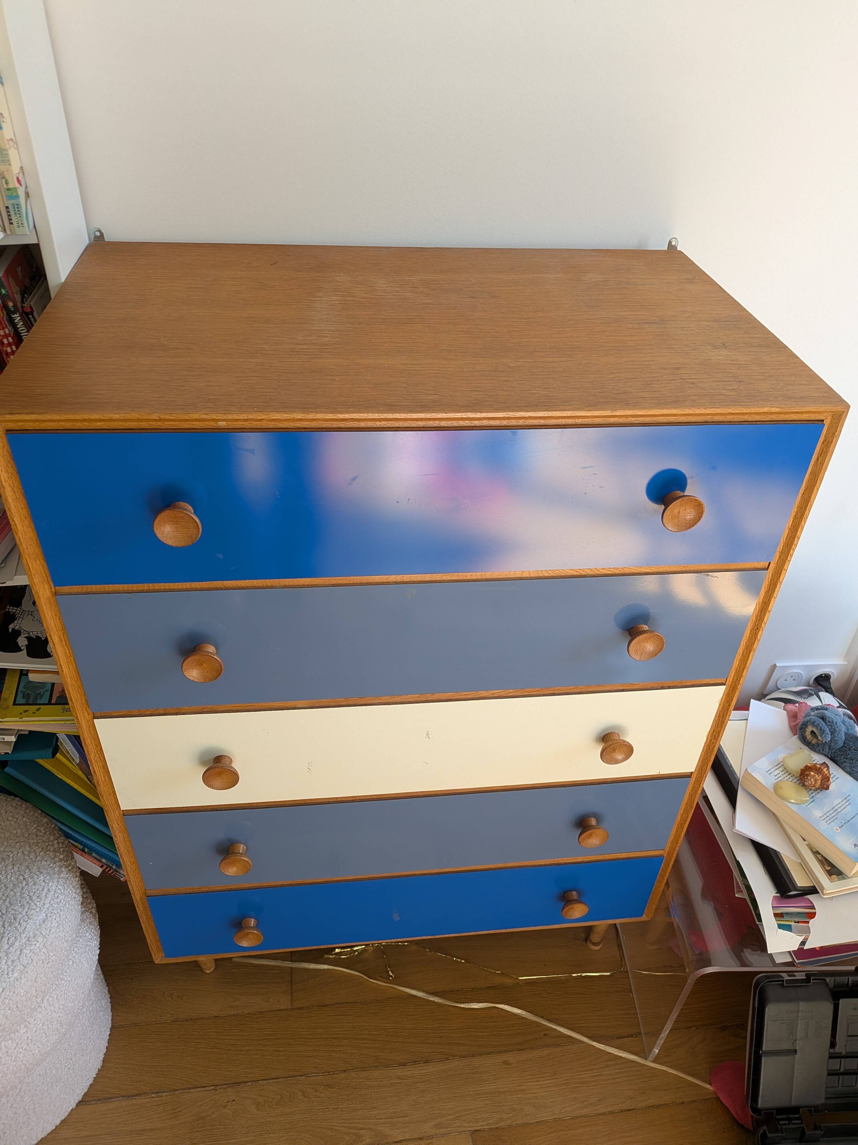 5-drawer wooden and formica chest of drawers Meredew Furniture